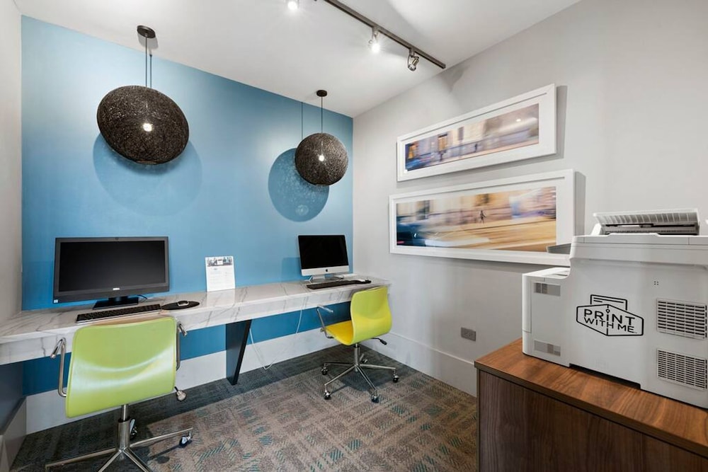 Sleek 2 Bed 2 Bath Condo in Trendy Fulton Market