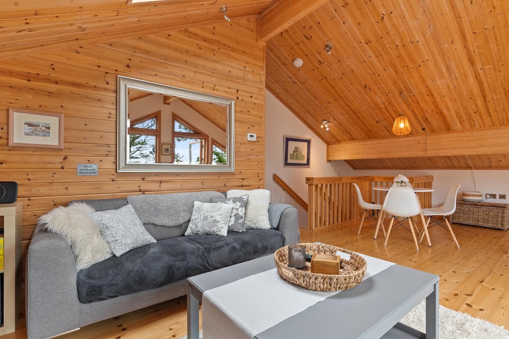 Lodge 5 Longbury - Luxury Lodge Woodland Views Restaurant and Spa Facilites