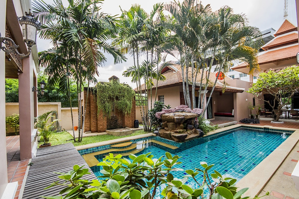 Pratamnak villa