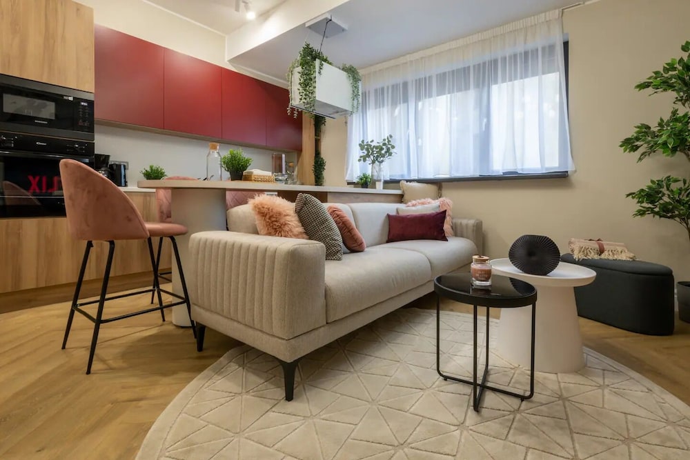 Aiastay Bucharest River Apartments