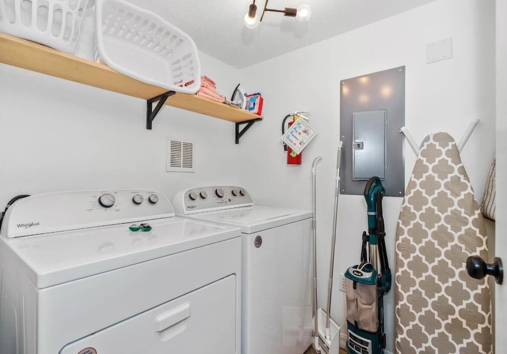 Amazing 3BR 2BA Townhome With Lake View at Terra Verde!