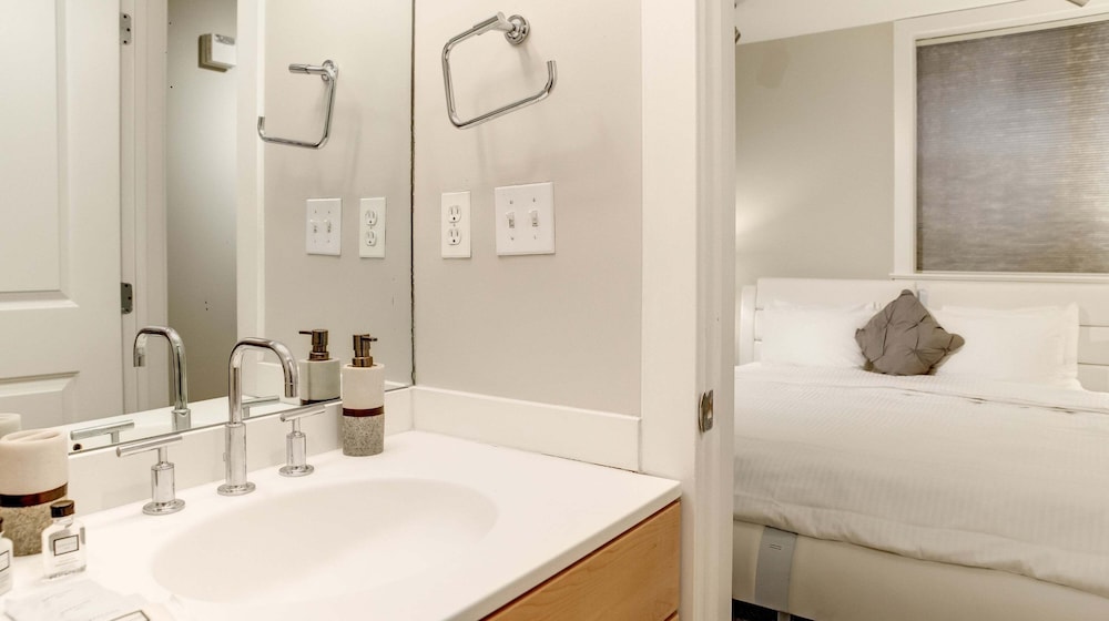 Thomas Circle 2br Furnished Condo 2 Bedroom Apts