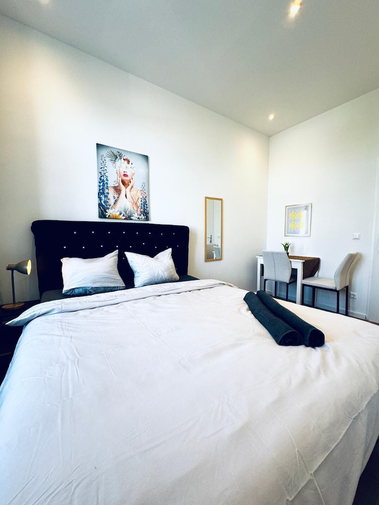 Cozy 3BR Apt Near Kaufpark Alterlaa