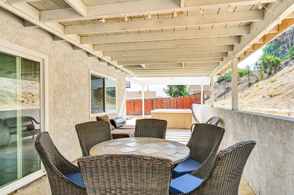 Fireplace, Hot Tub, Patio & Bbq: San Diego Home