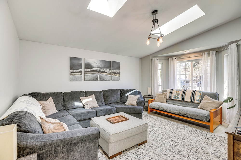 Family-friendly Home w/ Fire Pit in Bend!