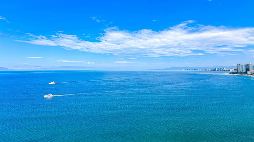 4BR Luxury Penthouse with Ocean Views