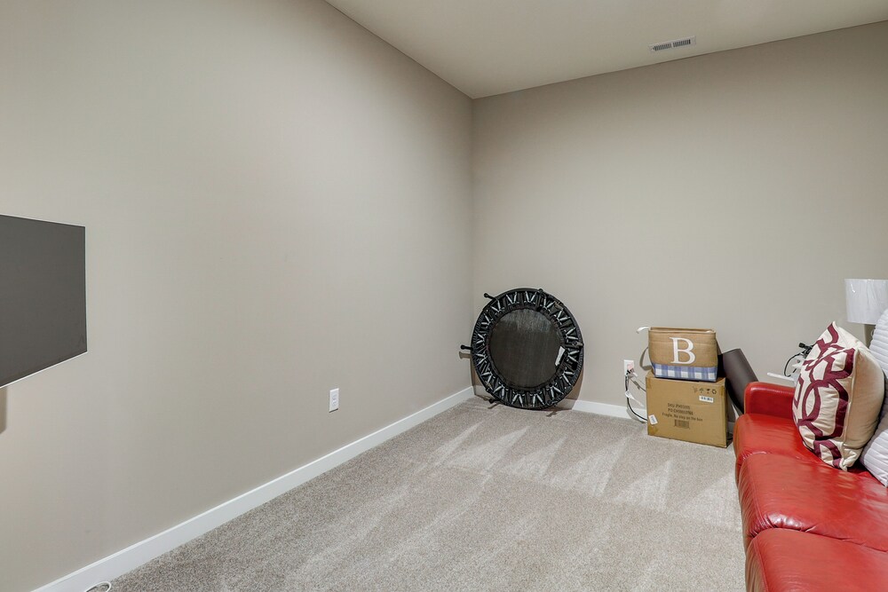 7 Mi to Boyce Park: Family Townhome in Verona!