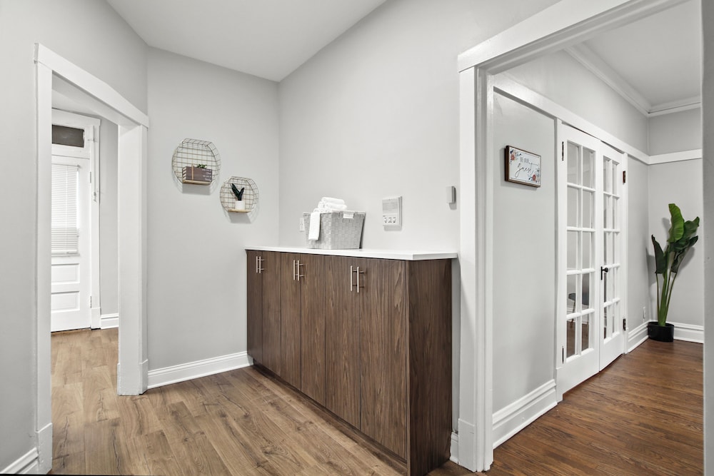 Cozy 2BR in Chicago - Roscoe 08-1W