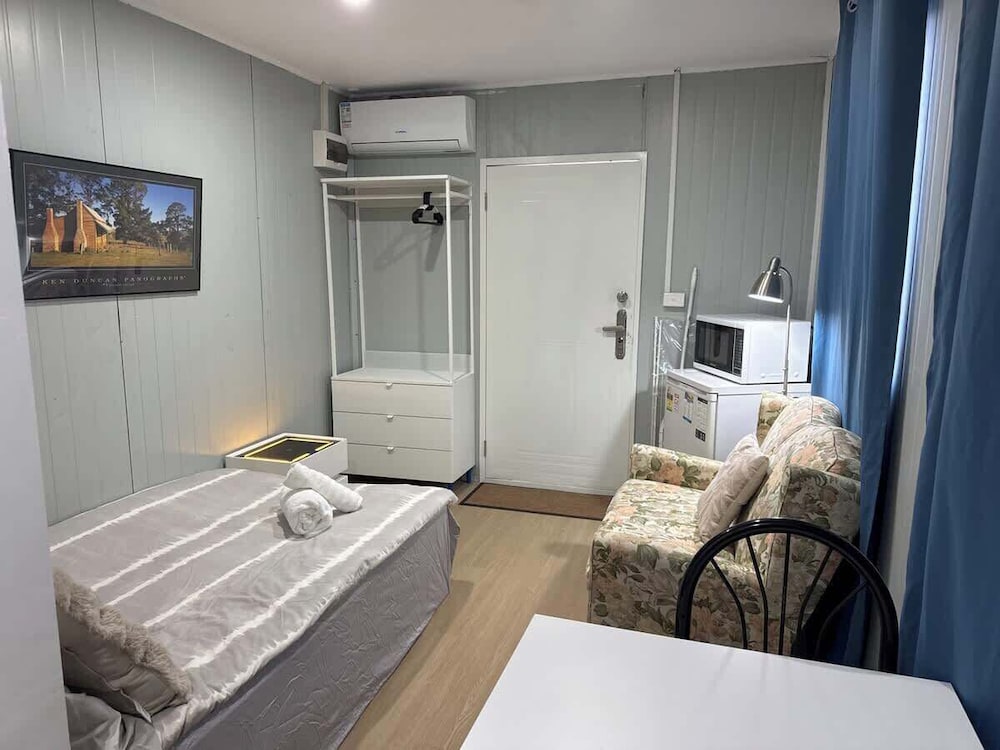 Metawisebnb 1B Next to Monash w AC Wifi Kitchen