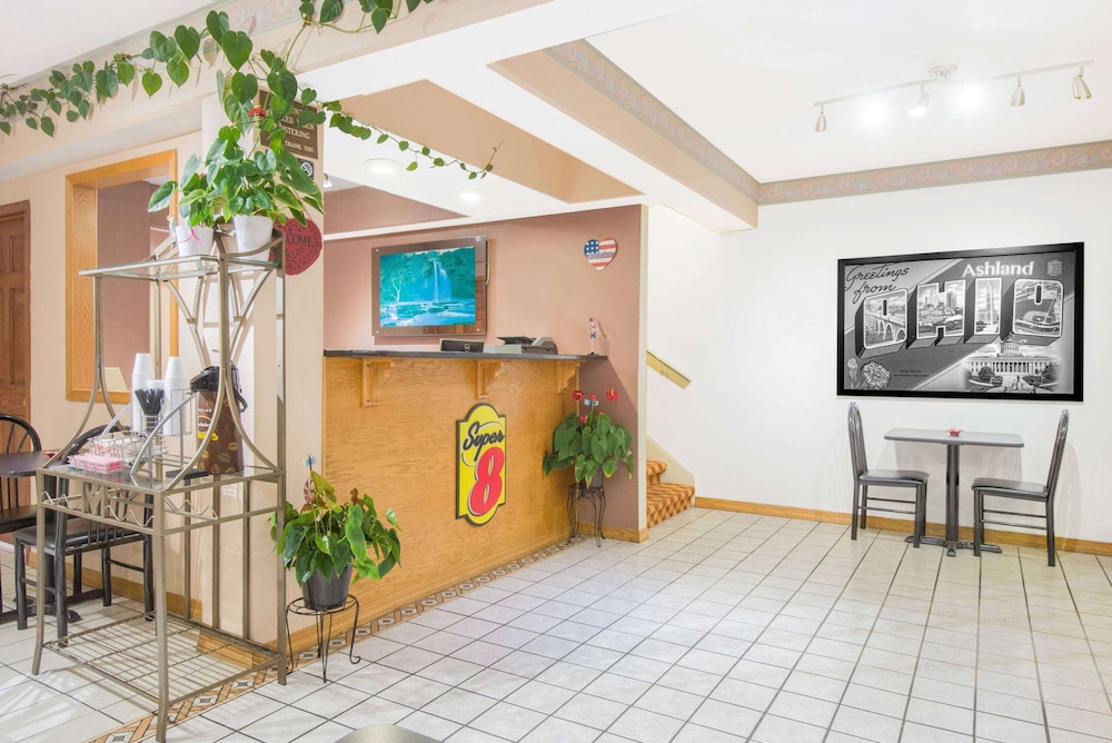 Super 8 by Wyndham Ashland view 2