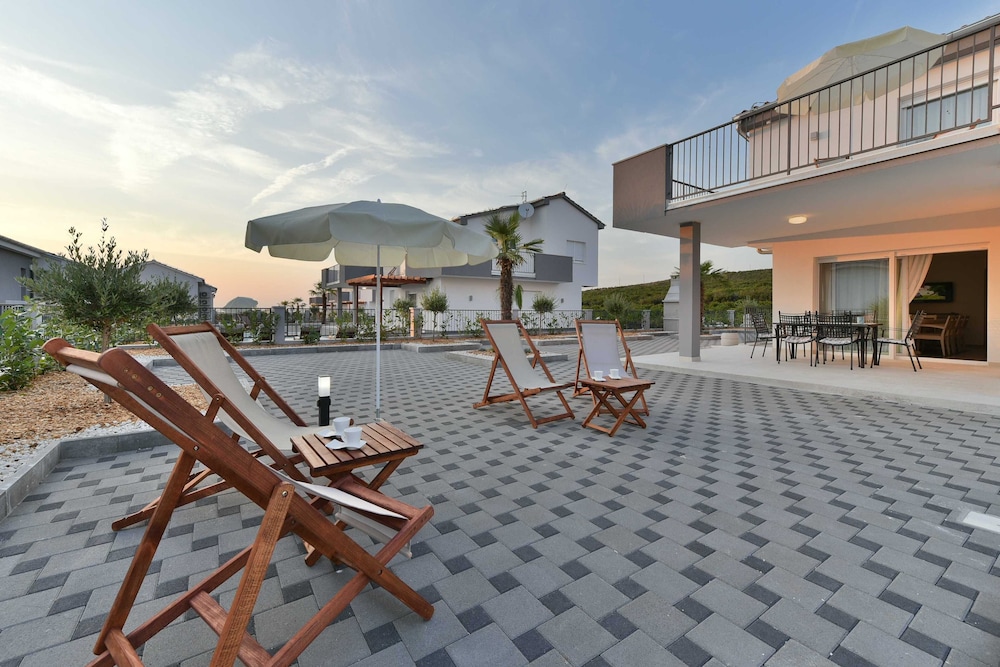 Luxury Escape With Swimming Pool & Modern Design