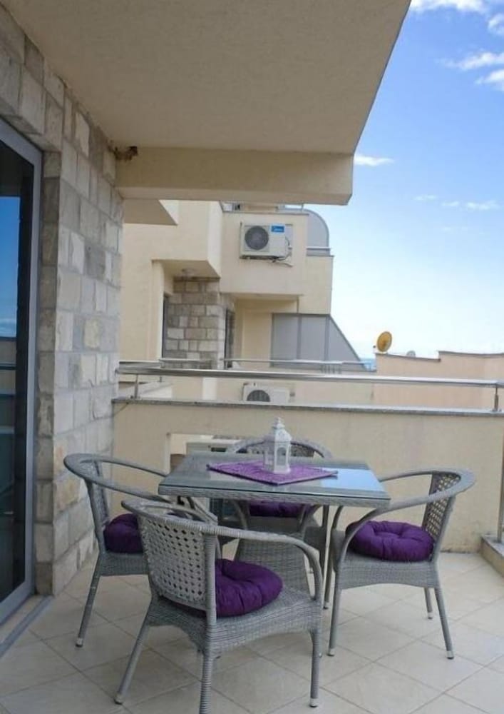 Seaview one-bedroom apartment Kamenovo view 4