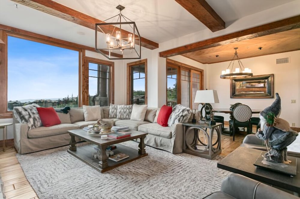 Grand Lodge - 3 Bedroom Deluxe #407 - Ski-in/out 3 Condo