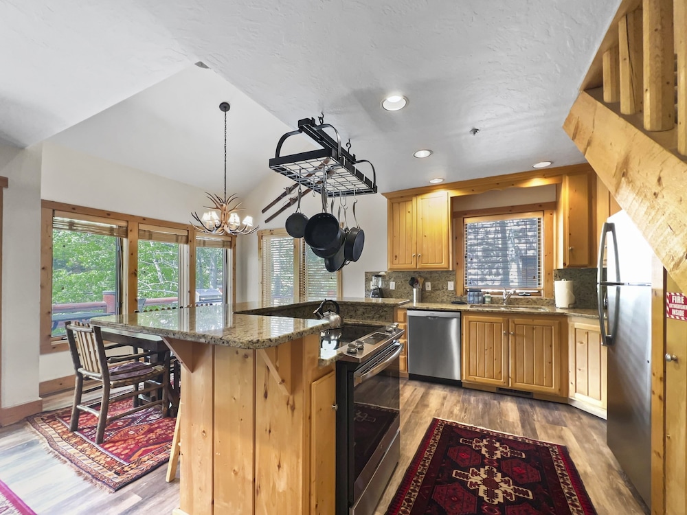 Deer Valley Escapes - Park City Ski Resort Condos