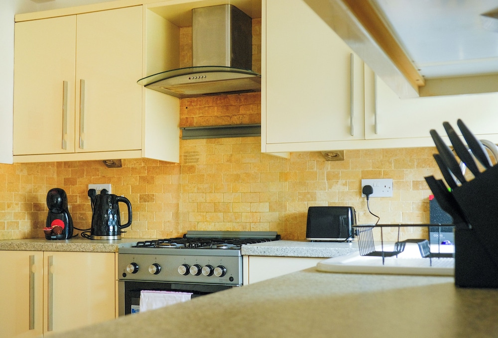 Register House - 4 bed 1 bath