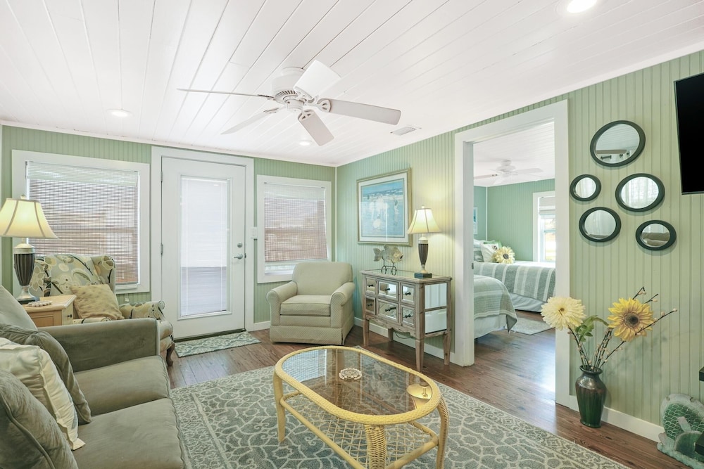 West Beach  3 Bedroom Cottage by RedAwning