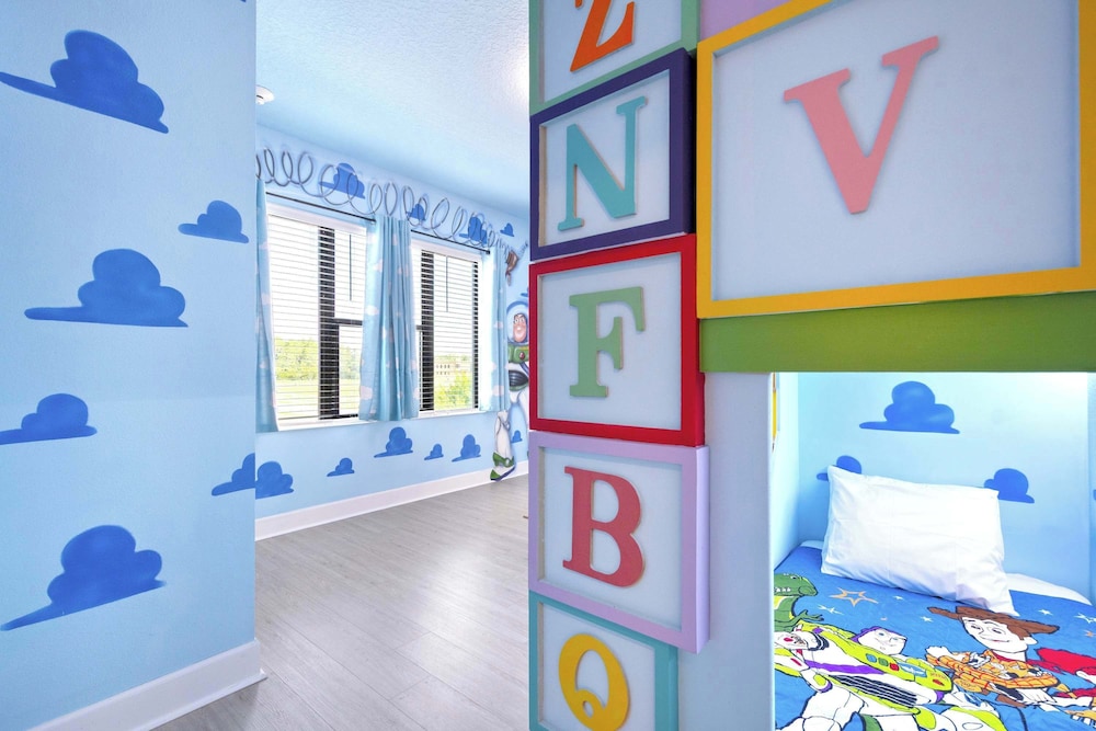Magical 15-bedroom Villa Game Room, Theater & More!