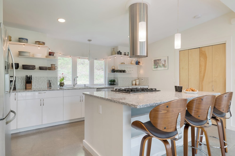 Woodland Zen by Avantstay Modern Design + Patio