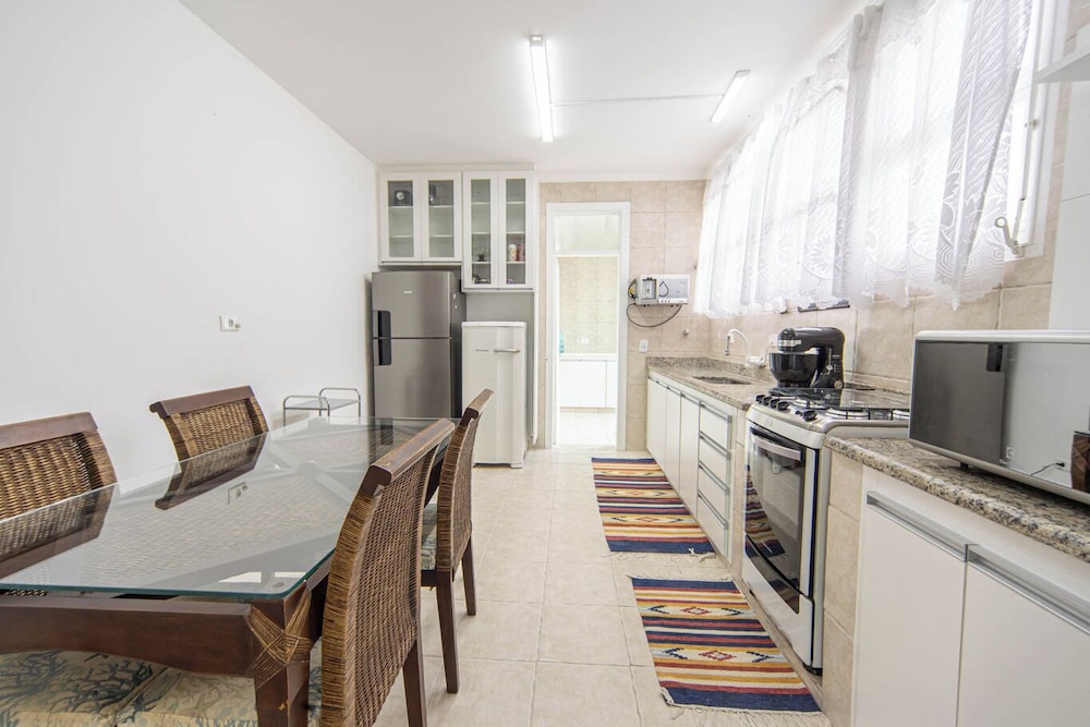 Casa Pet Friendly com 3 su tes a 200m da Praia