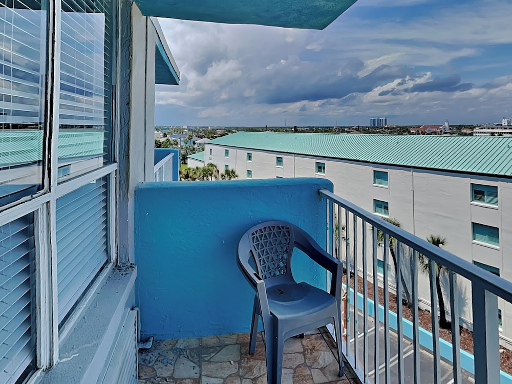 The Salty Fountain by Distinctive Beach Rentals