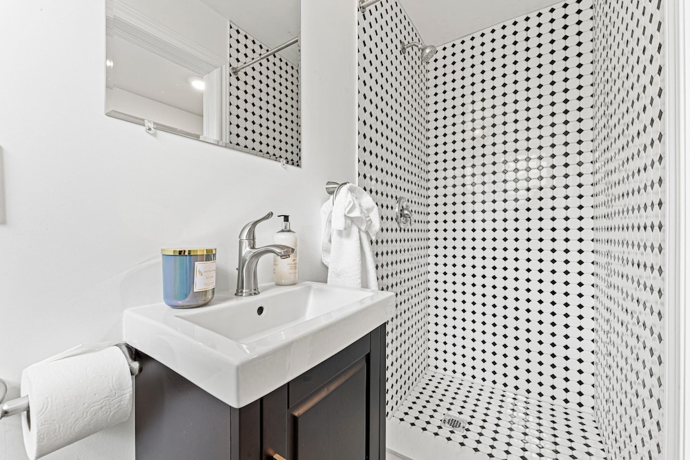 Private Apt Neardowntown Ideal for Long Stays U4