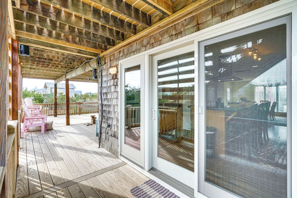 Rooftop Deck & Hot Tub: Outer Banks Family Getaway