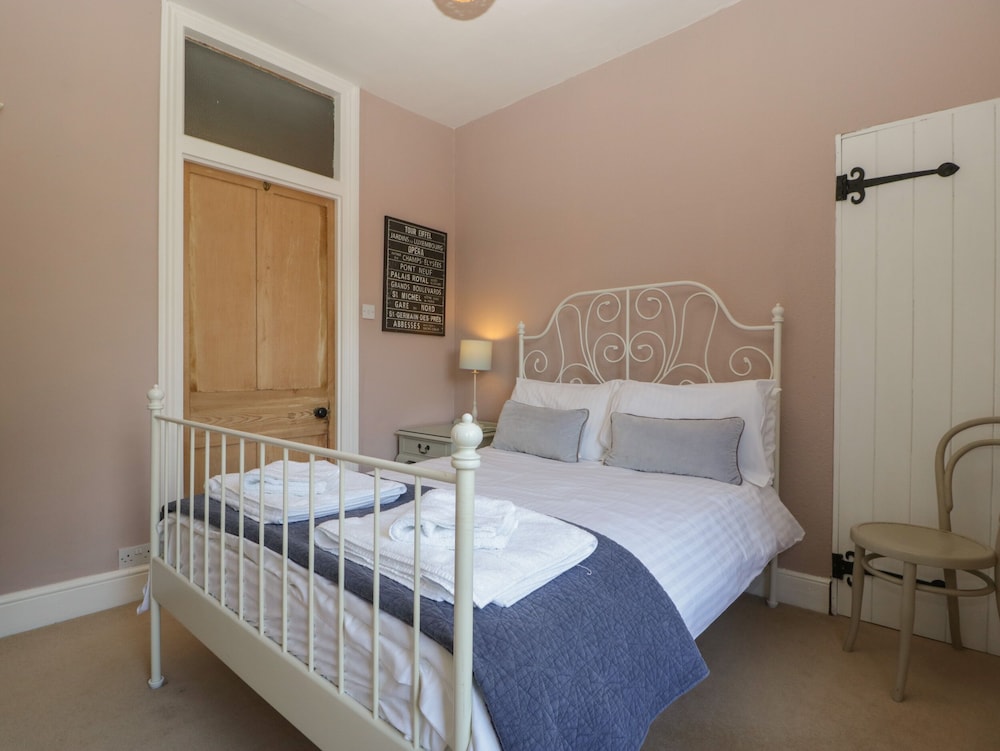 Woodlands Cottage view 4