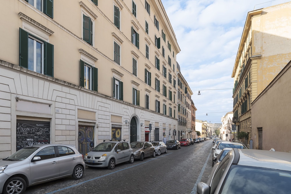 Colosseo & Colle Oppio Cozy Apartment