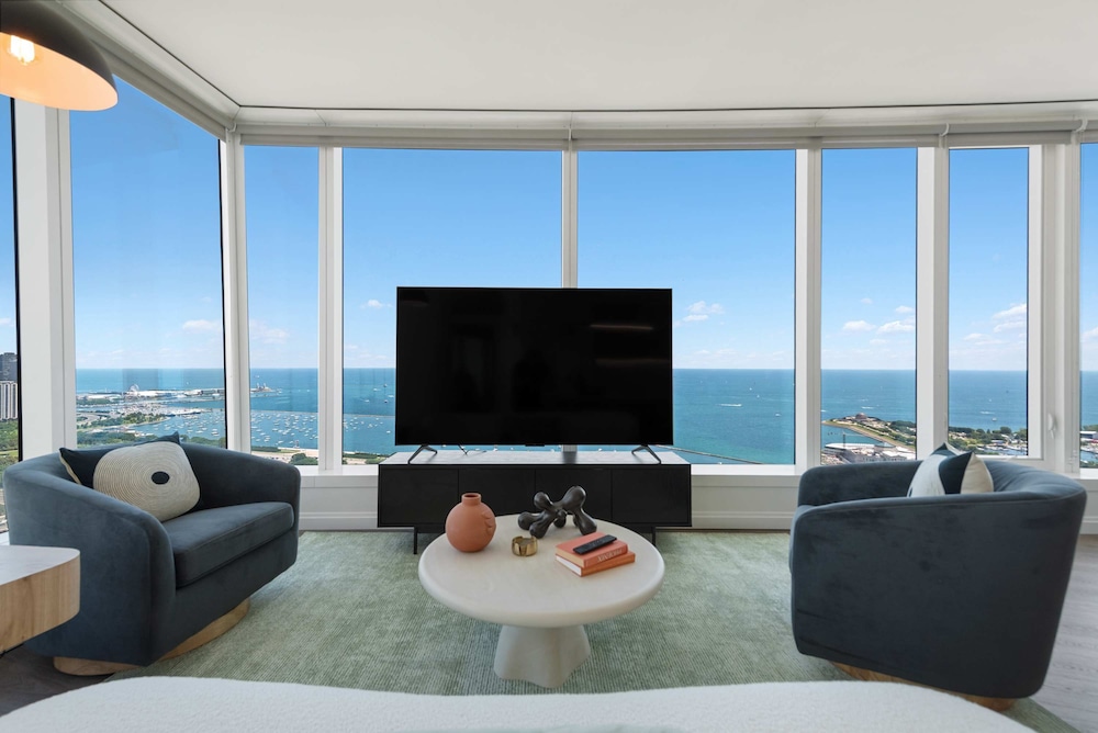 Panoramic Lake Views Premier Amenities for Groups