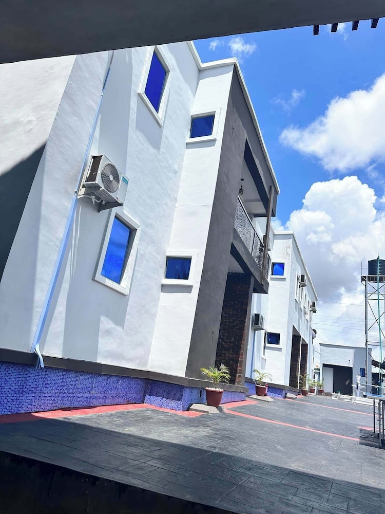 Nomsy Luxury Service Apartments