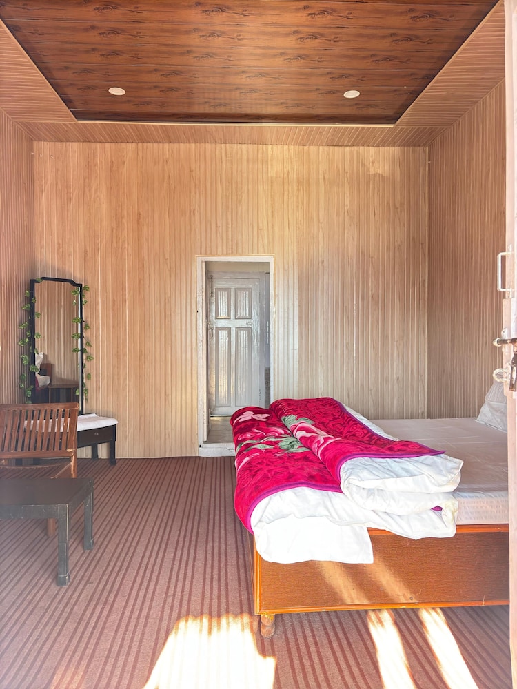 Castleton Casa