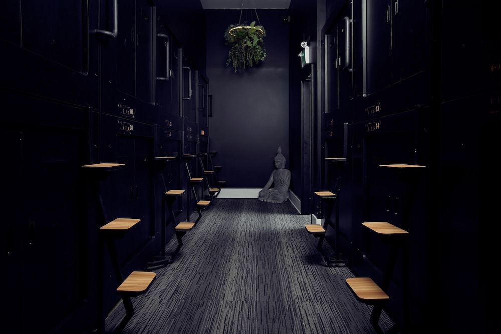 Capsule Hotel