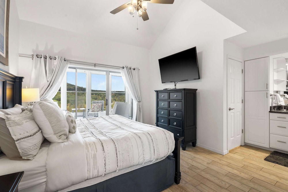 Vacay Getaway - Condo for 8