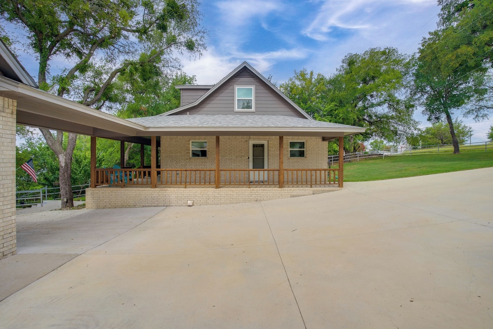 Waterfront Lake Bridgeport Home w/ Private Dock
