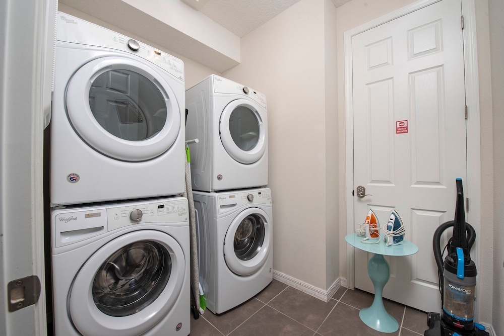 1799 Amazing 9Bd Near Disney