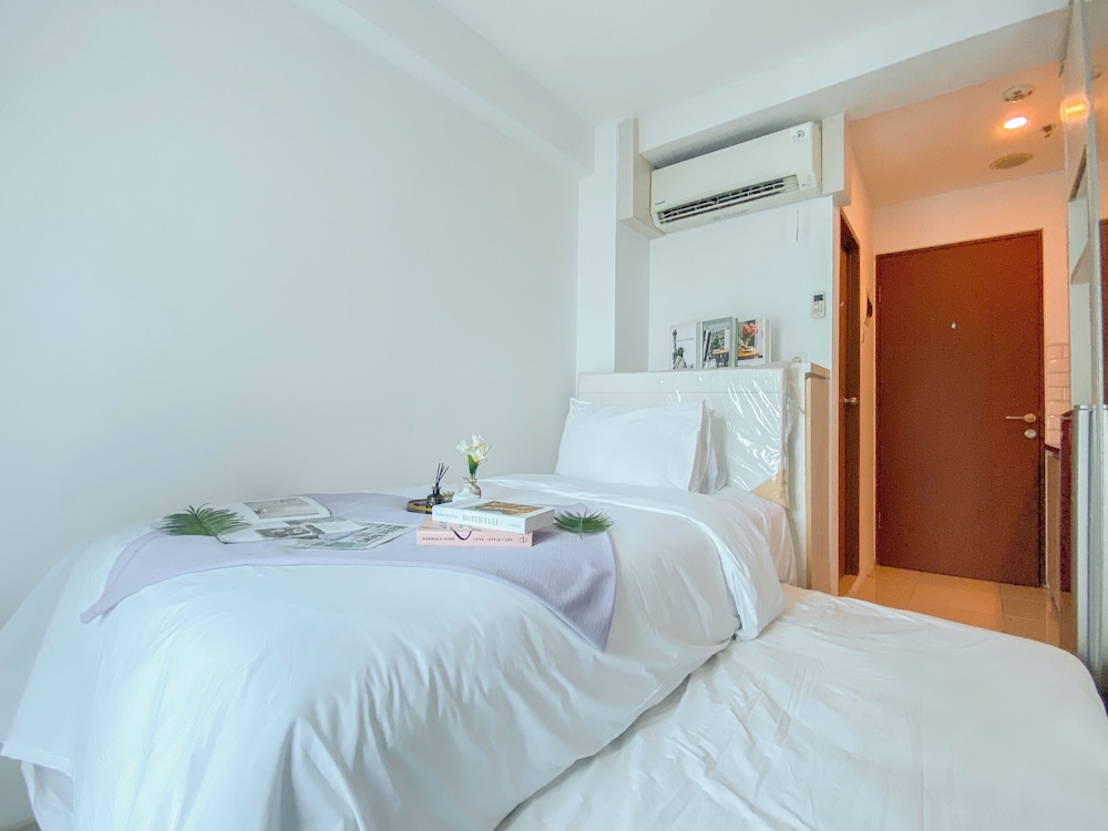 Comfy And Minimalist Studio Apartment At Tifolia