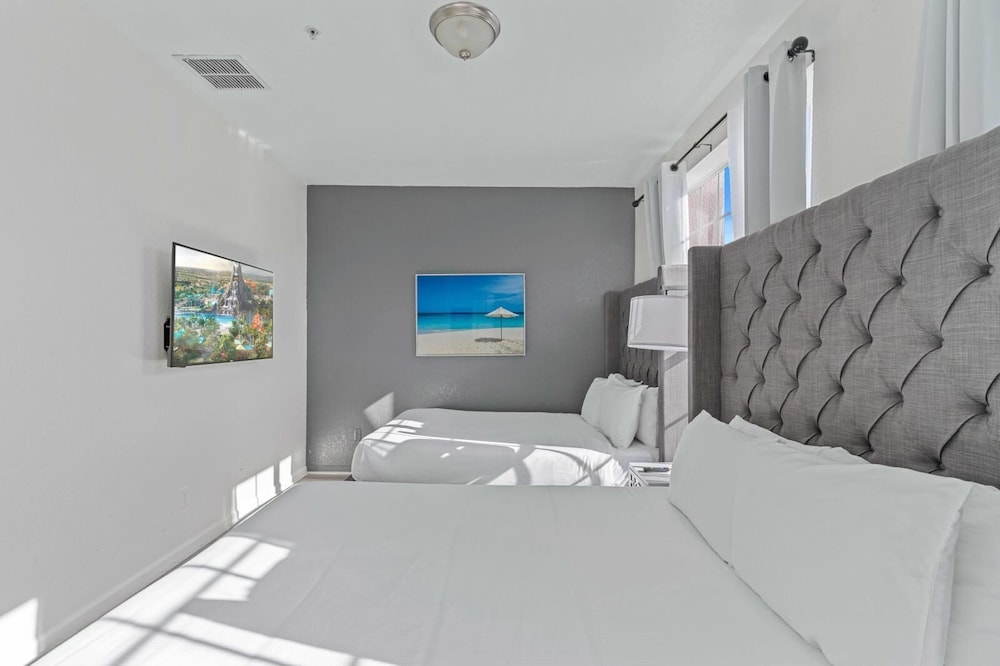 Vista Cay Swanky