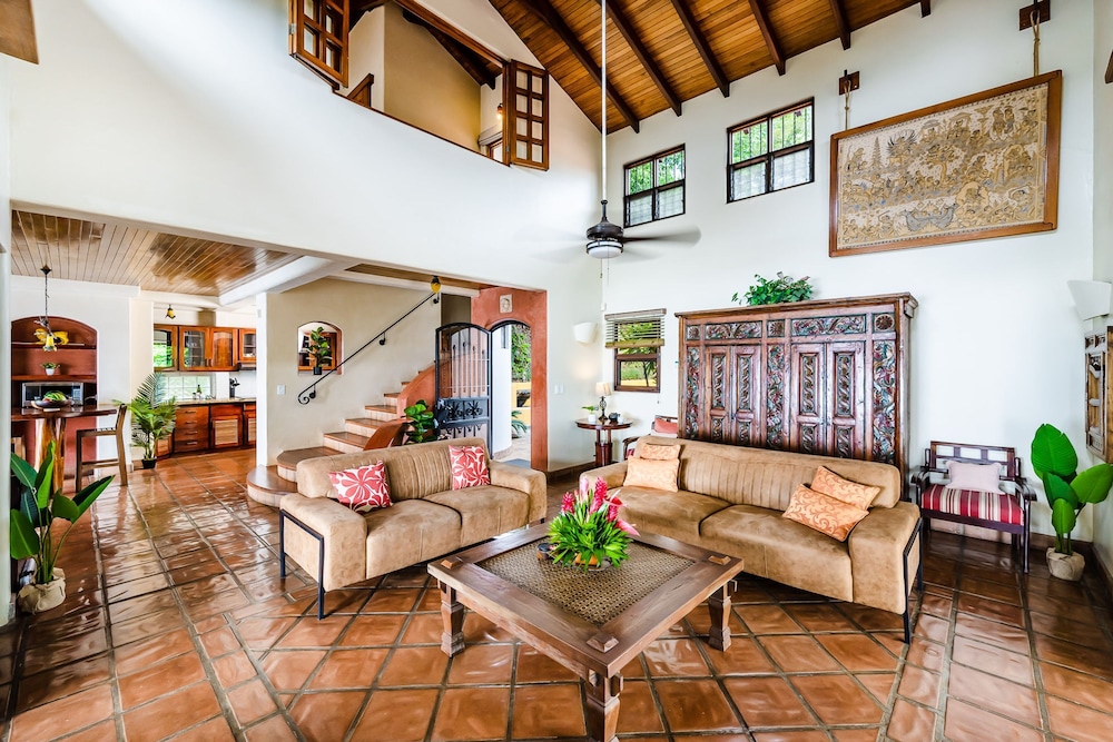 Luxury Villa Hot Tub Ocean Views Fully Staffed