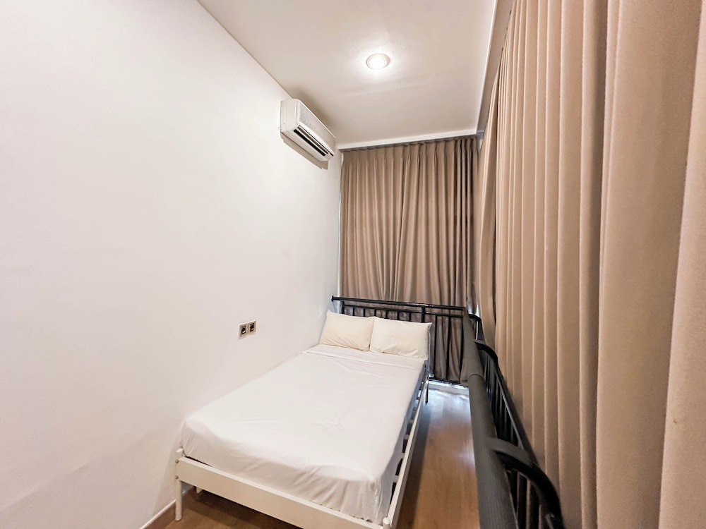 Spacious And Strategic Location 3Br At Kondominium Regensi Apartment
