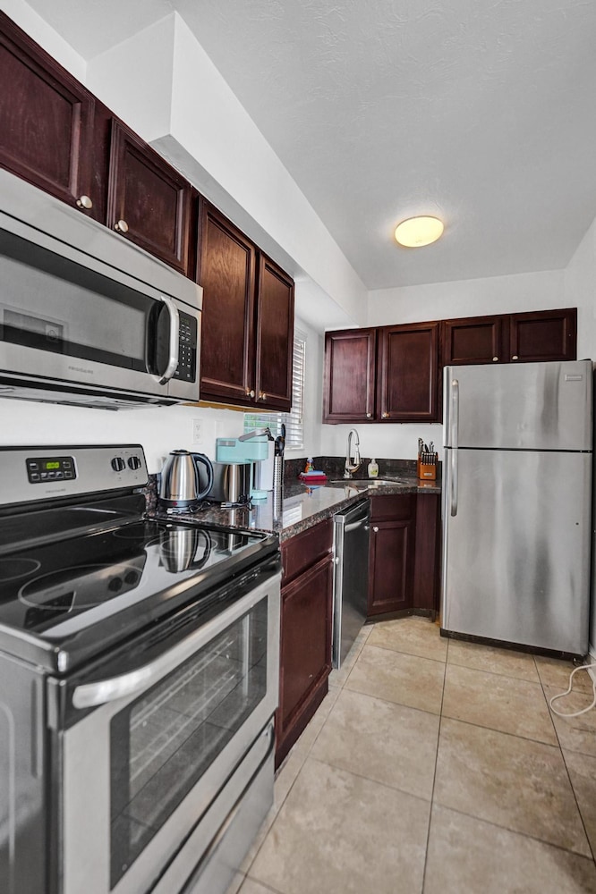 Lovely 1- Bedroom Rental Unit With Pool