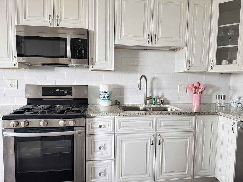 Downtown 3BD City View with Washer Dryer
