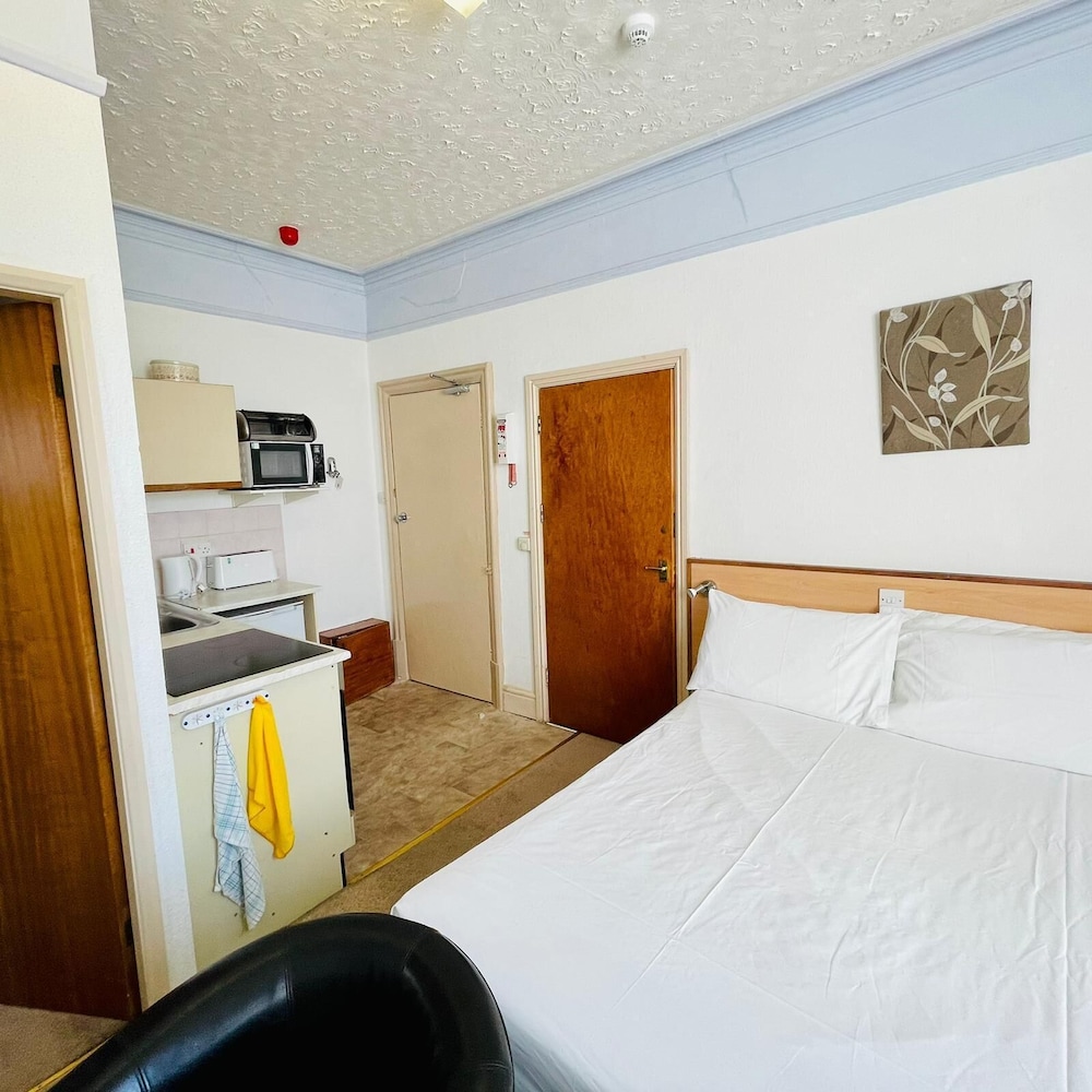 Lyndene Holiday Apartments