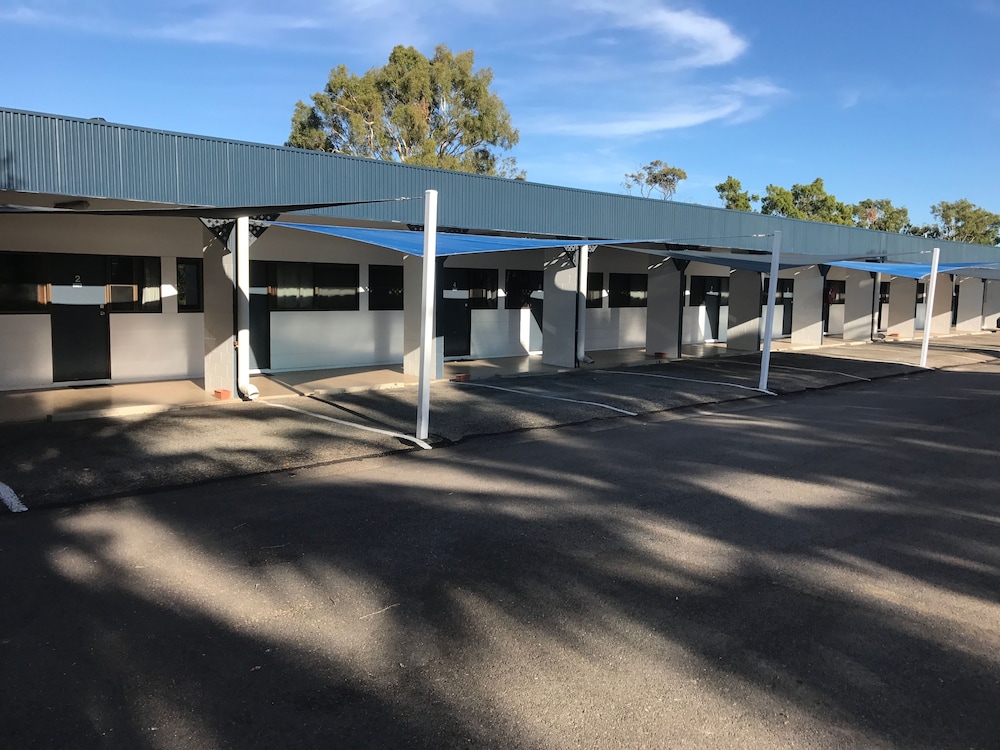 Birch Motel Bowen