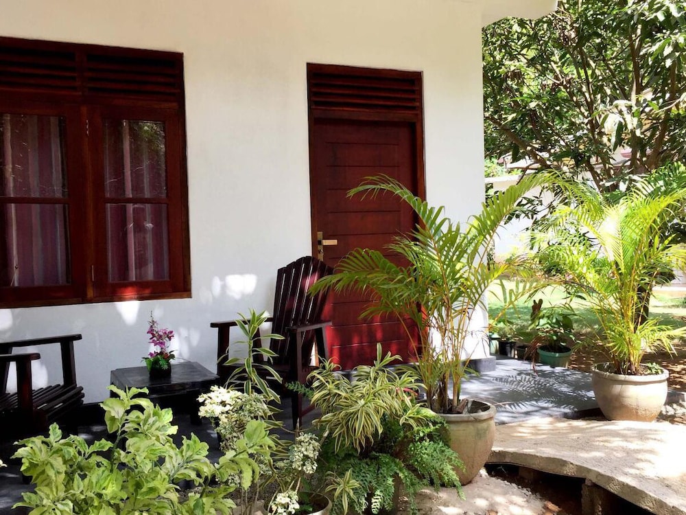 Damith Tourist Inn