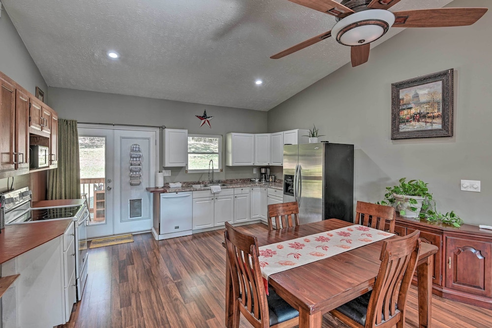 Mt Juliet Getaway w/ Yard: 22 Mi to Nashville - Property Image 8