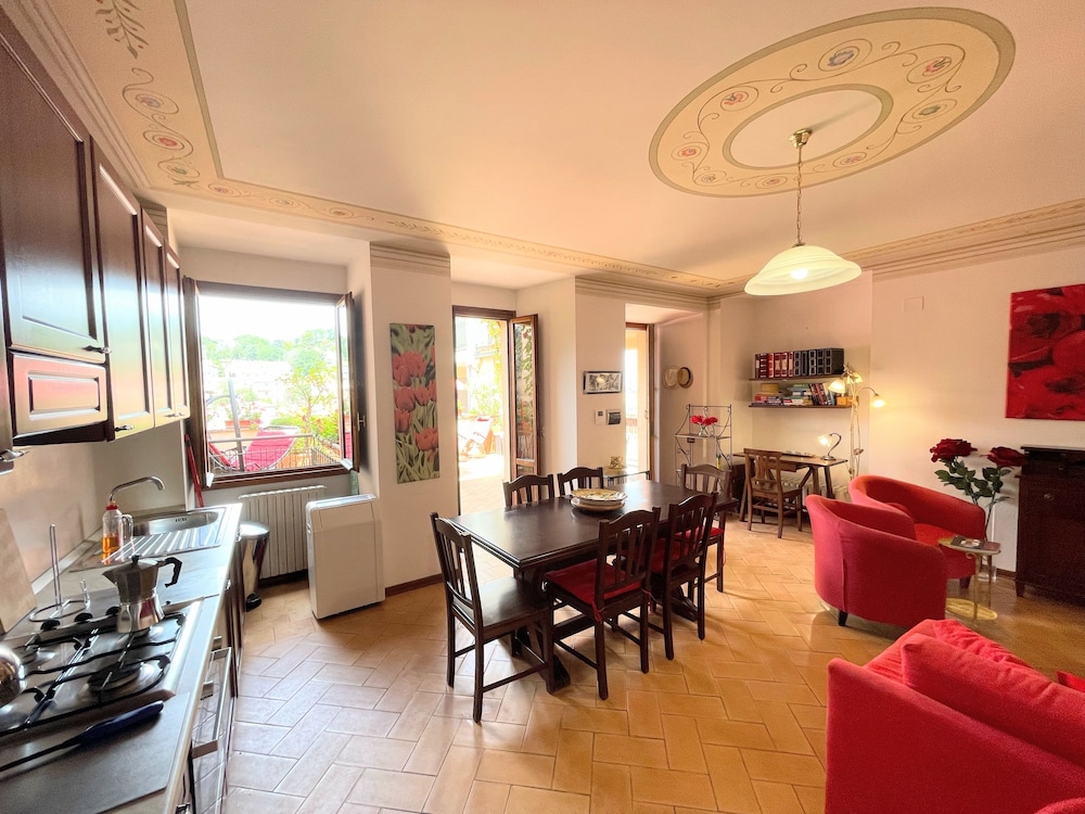 Spoleto Sunny apt - Car Unnecessary - Surrounded by Shops, Bars + Restaurents view 5