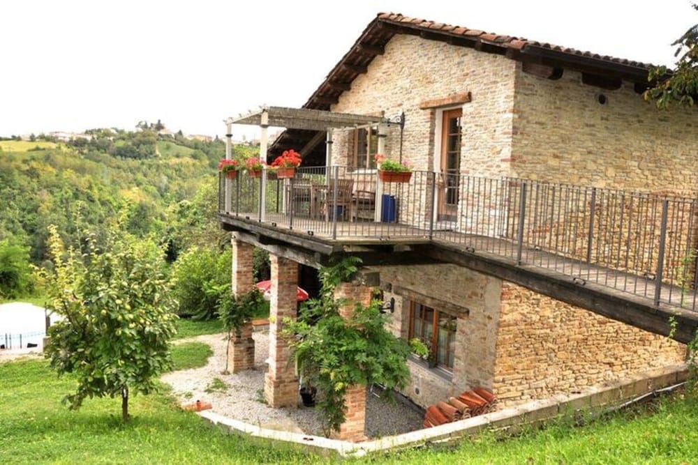 Mansion in Langhe Hills With Pool photo 1