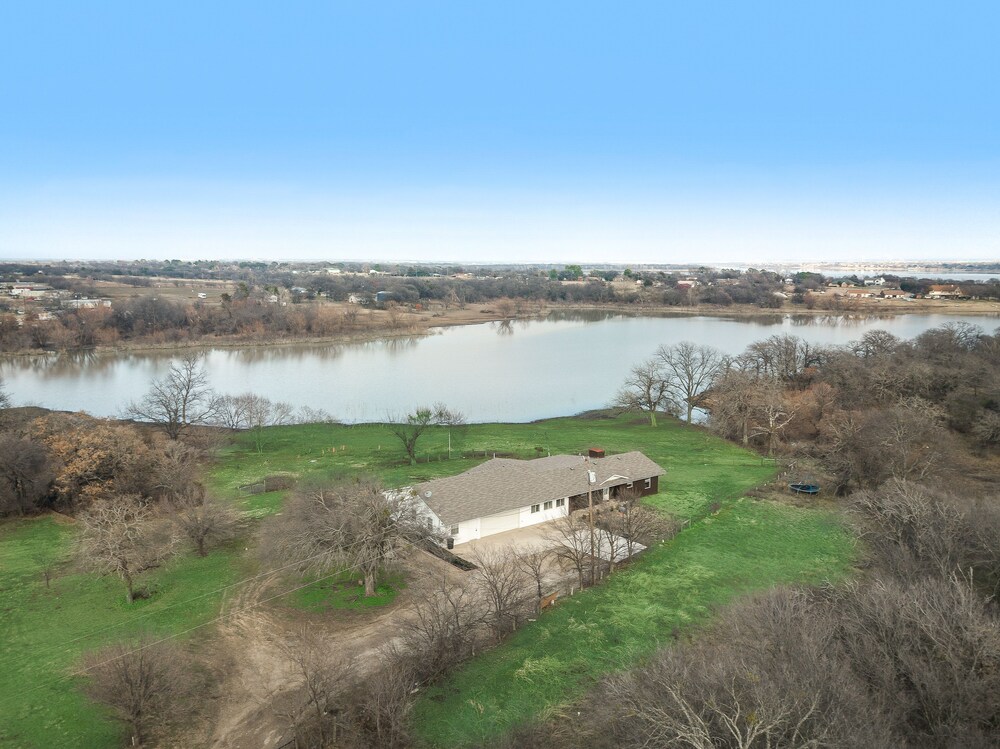 Beautiful Kayewood Waterfront Retreat view 4