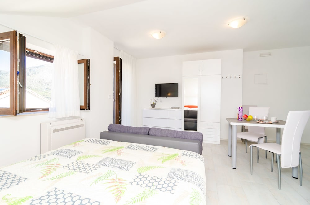 Cina Apartments