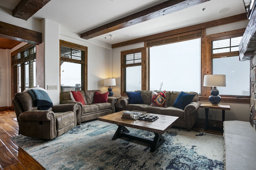 Grand Lodge - Three Bedroom #401 - Ski-in/ski-out 3 Condo